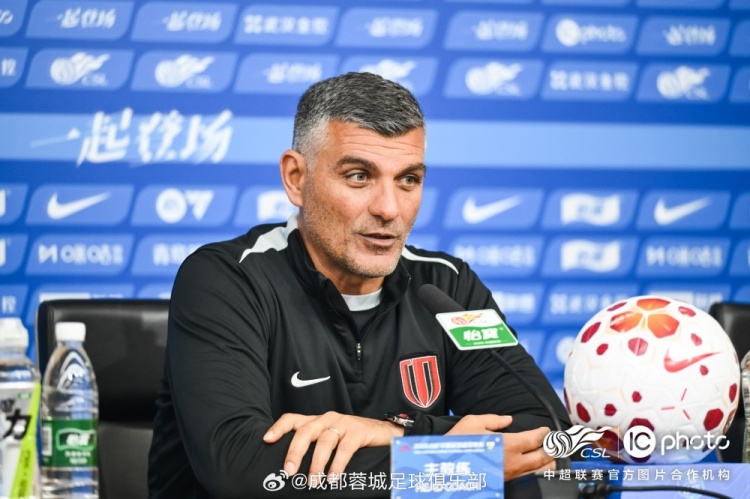 阿洛伊西确认费利佩首发 韦林顿强调团队至上