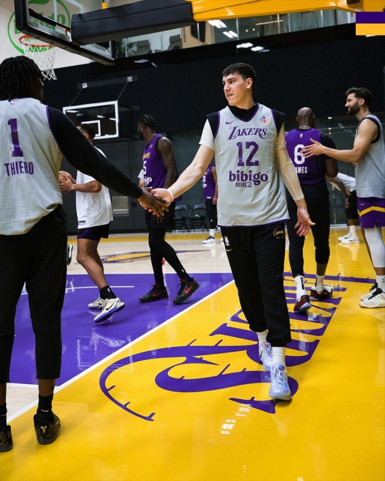 湖人季后赛前最后一练 詹姆斯领衔全队加练