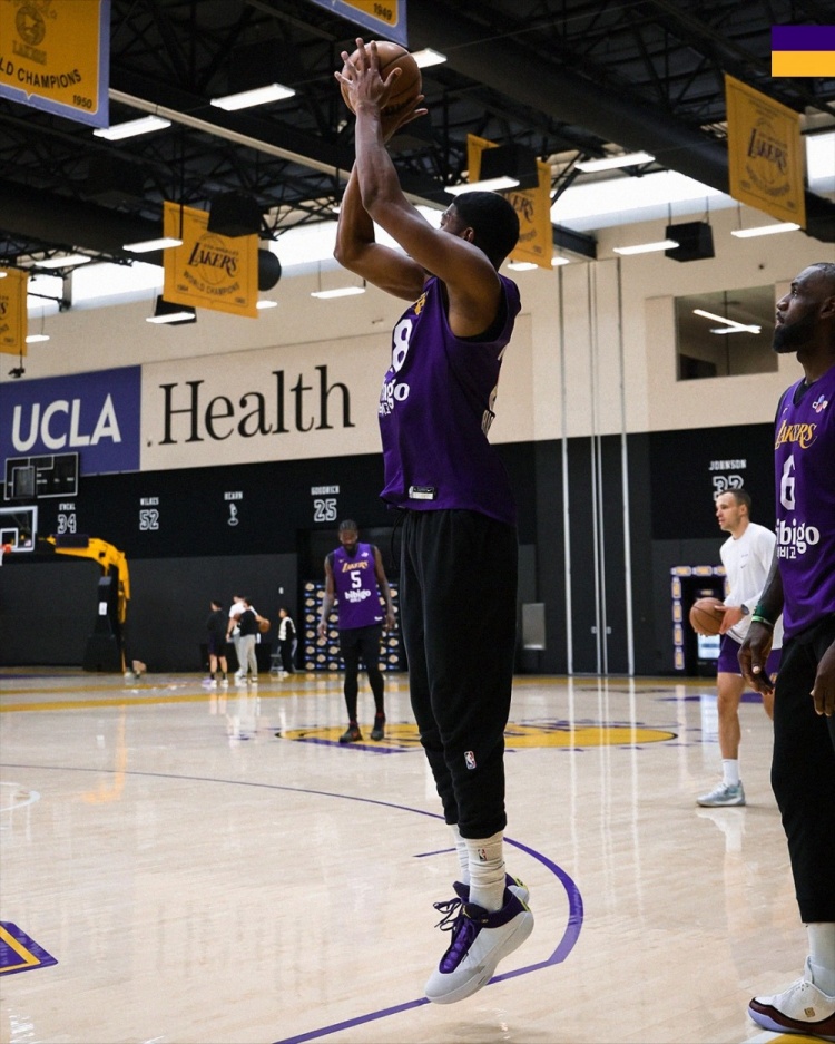 湖人季后赛前最后一练 詹姆斯领衔全队加练