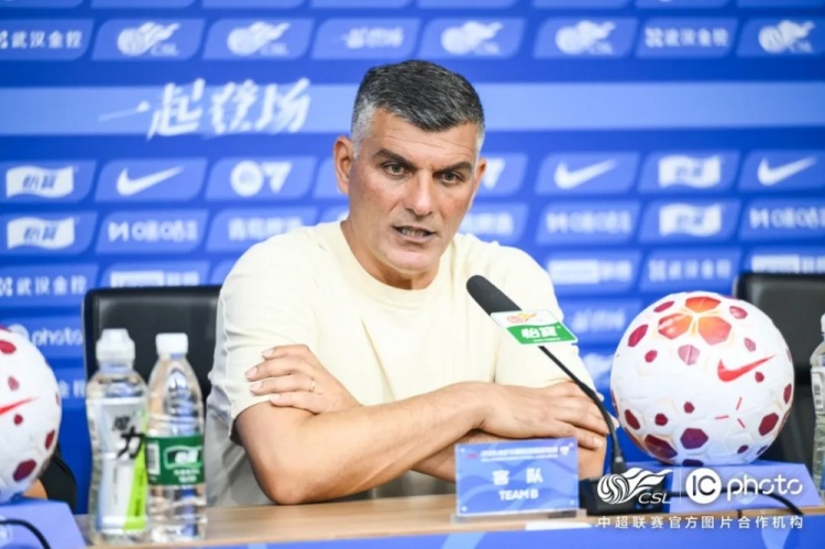 阿洛伊西复盘蓉城防守韧性 韦林顿席尔瓦称胜利源于备战