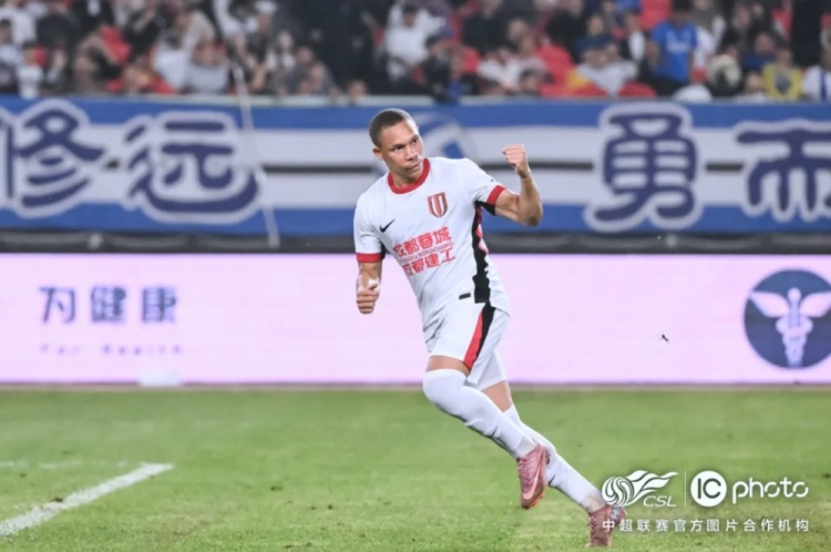 阿洛伊西复盘蓉城防守韧性 韦林顿席尔瓦称胜利源于备战