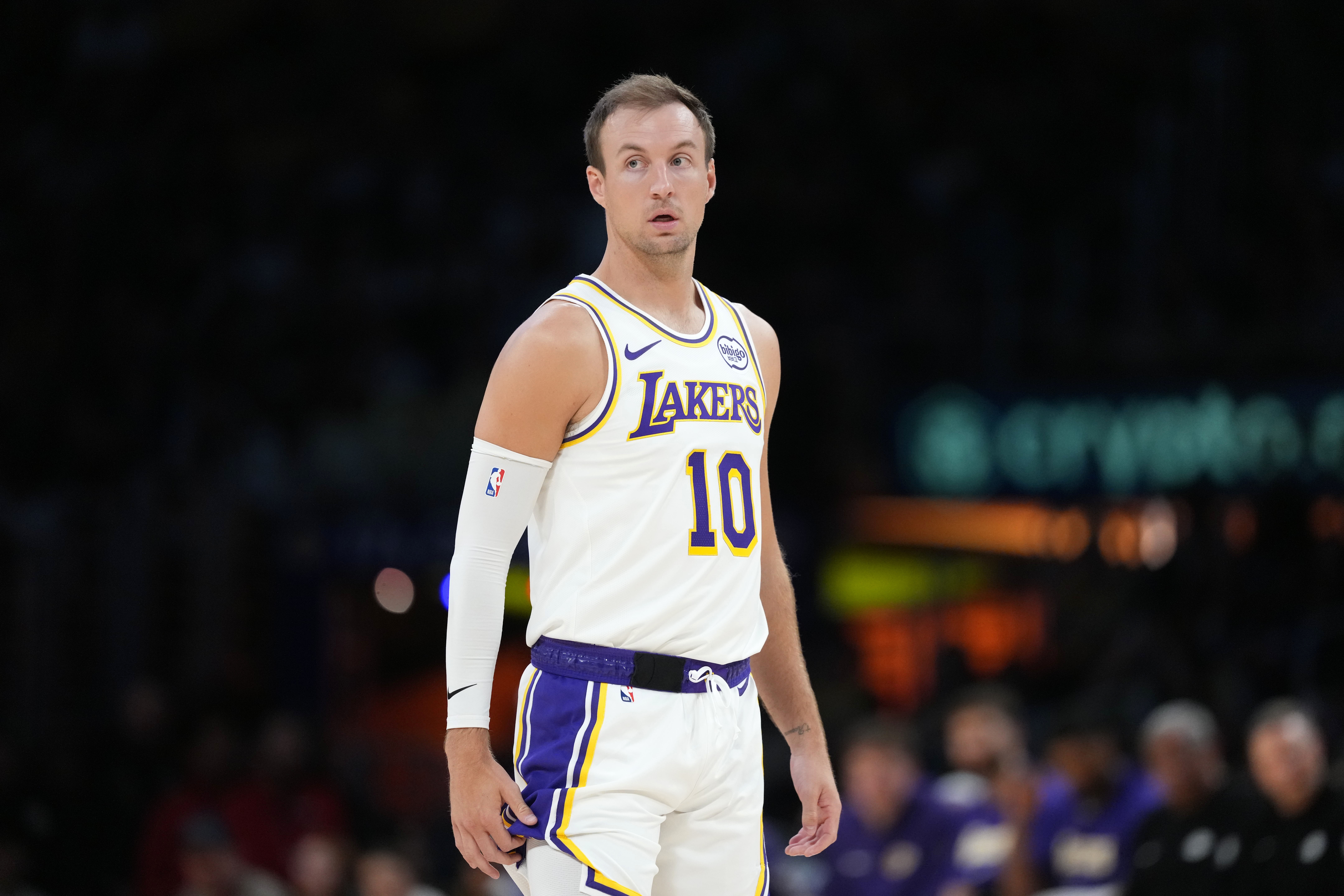 肯纳德首节高效11分 跳投弹无虚发