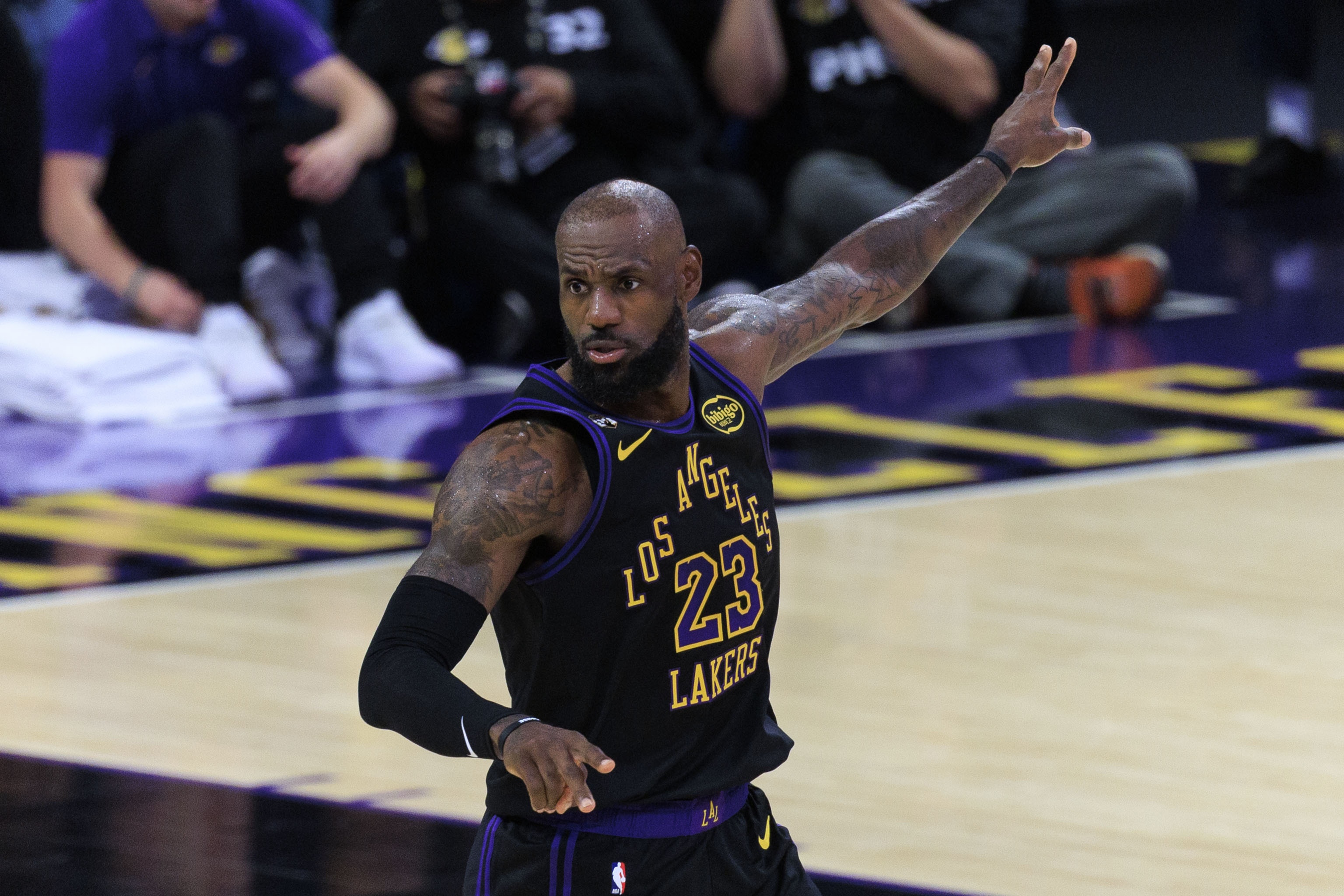 湖人66次出手创季后赛近四年新低 高效命中率击溃火箭