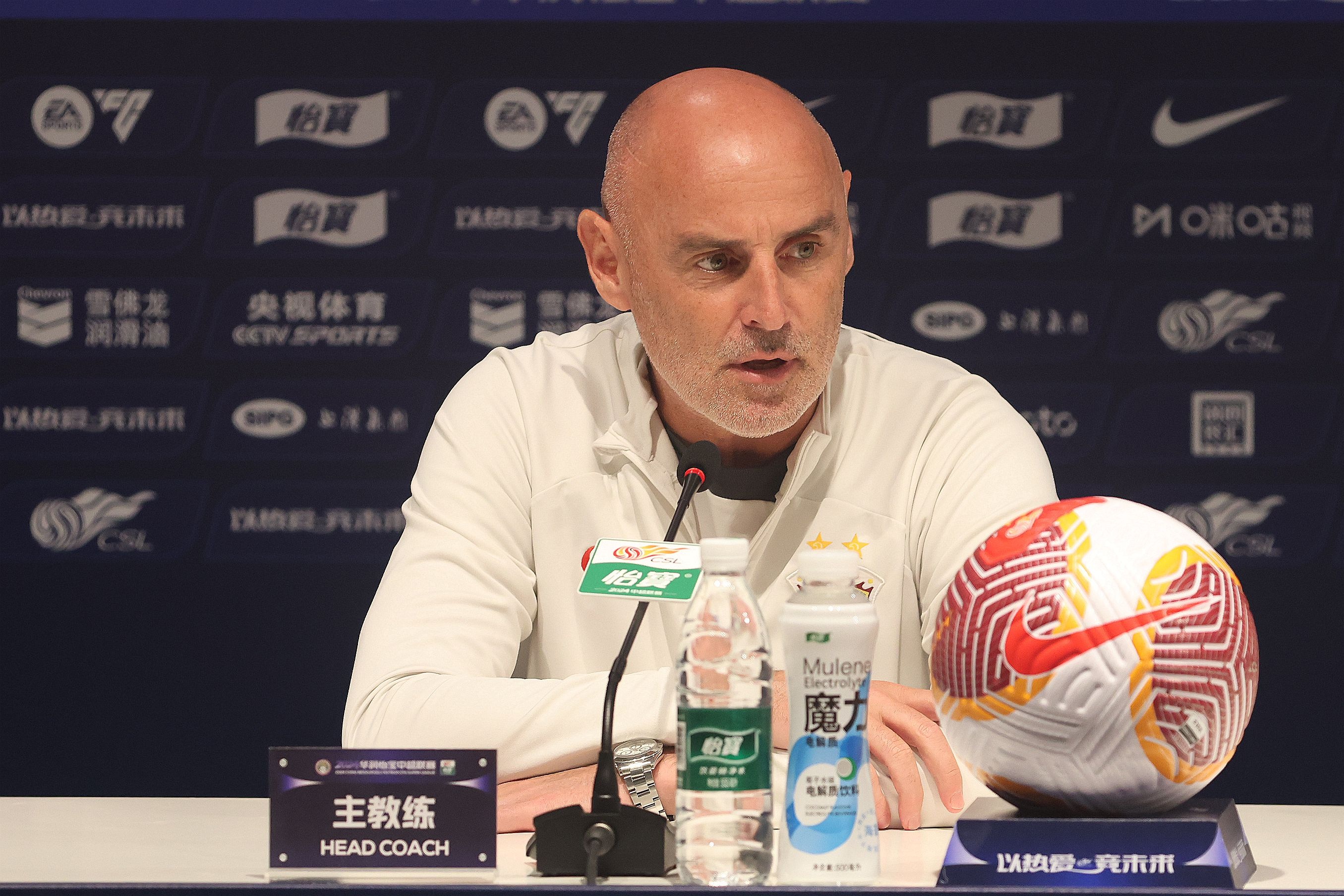 穆斯卡特否认调整年论 海港内部强调信任为根基