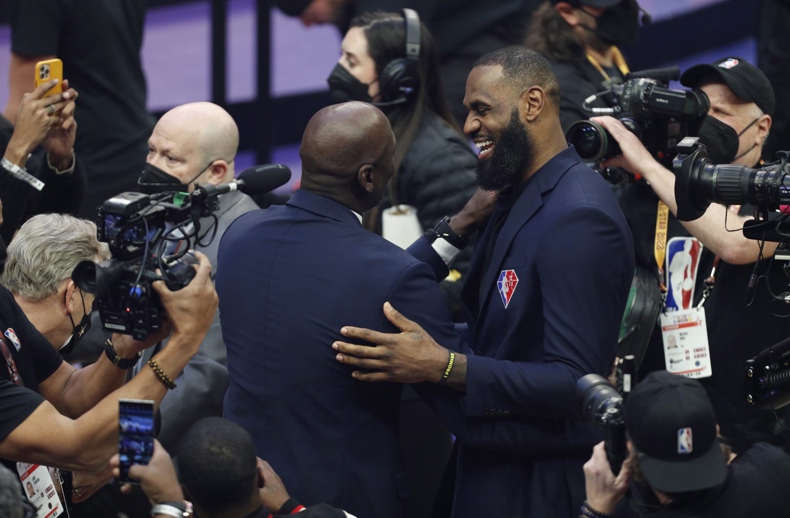 费尔顿：詹姆斯是这个时代的GOAT 但我的GOAT是乔丹