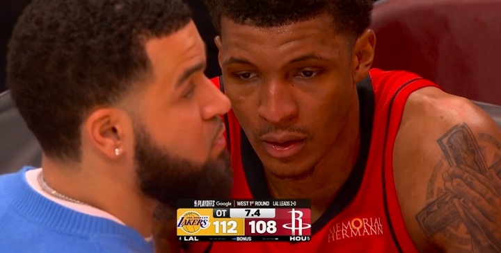 小贾致命失误葬送好局 乌度卡场边暴怒爆粗