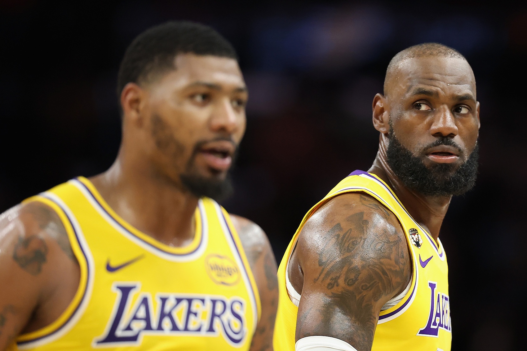 湖人加时擒火箭夺赛点 詹姆斯盛赞斯玛特加时关键三分