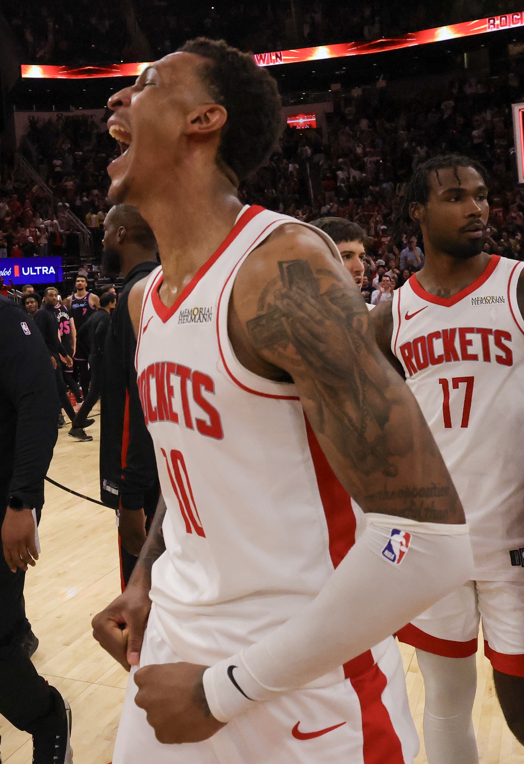 阿里纳斯：火箭小贾&伊森应无差别攻筐 本西蒙斯不投三分是聪明