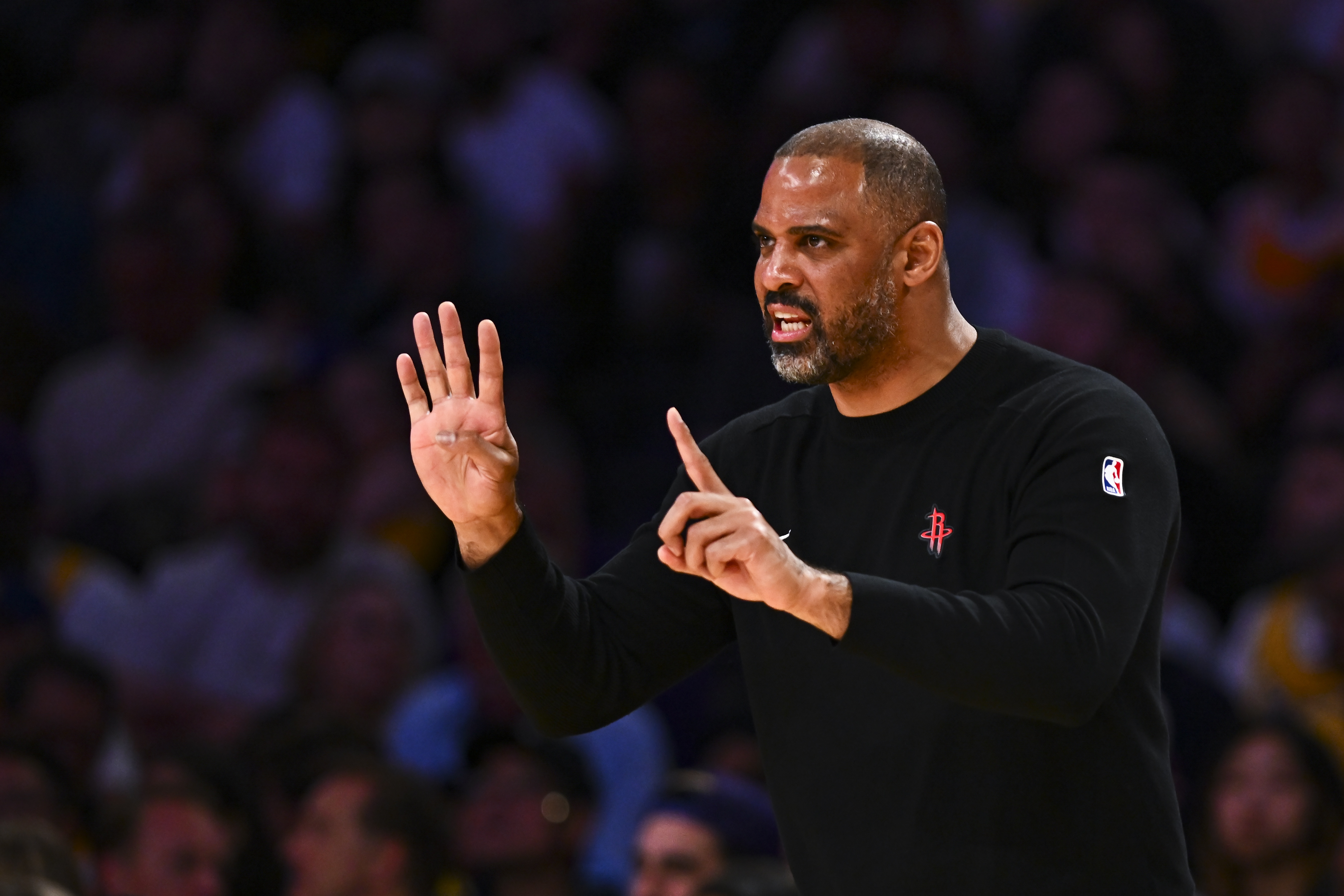 阿里纳斯力挺乌度卡：火箭多投19次仍输球，球员活该被骂