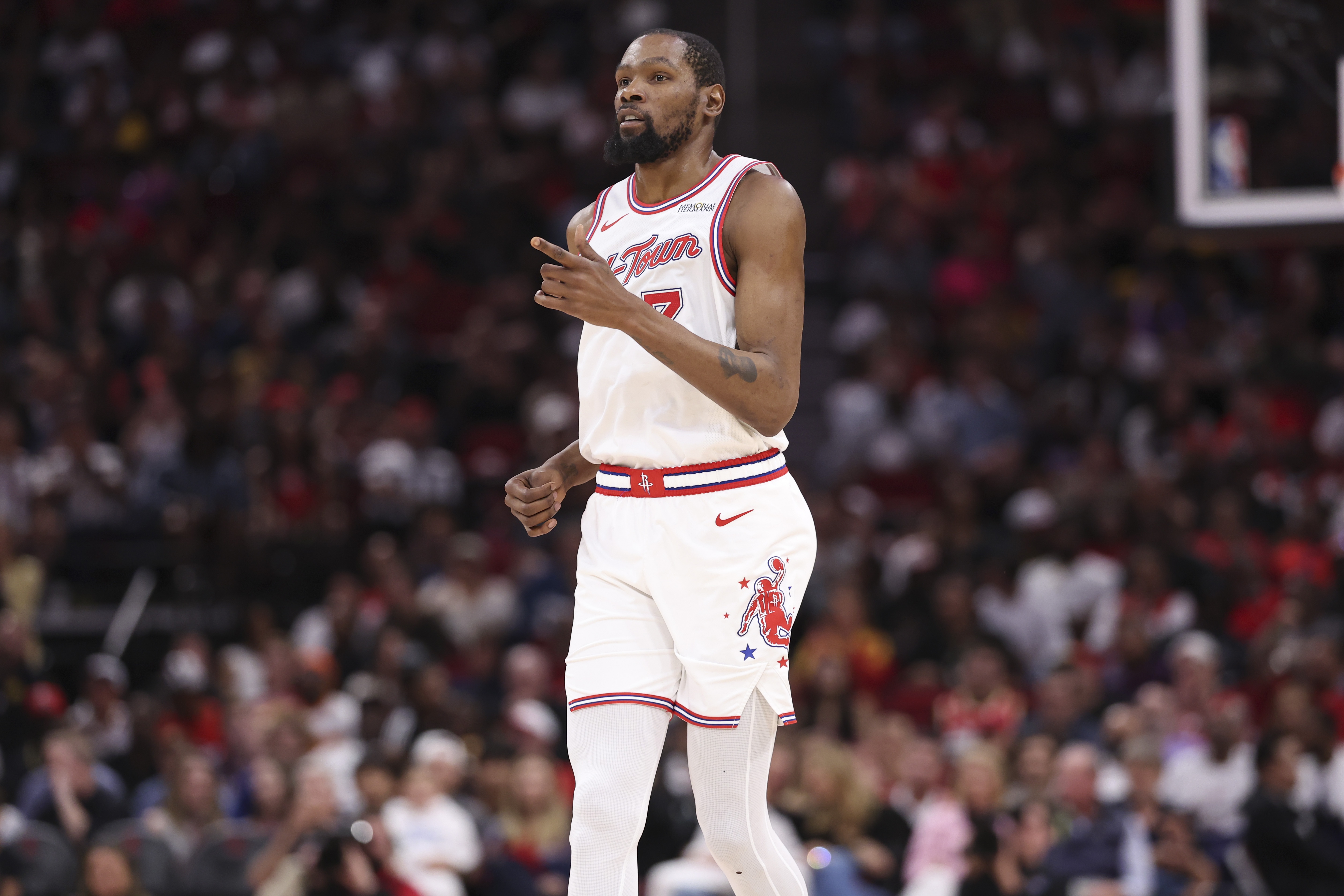 Shams：杜兰特复出窗口在抢七 脚踝仍僵硬肿胀活动受限