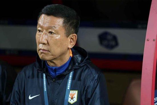 足协杯出局几乎宣告四大皆空,崔康熙扔证泄愤下课声四起 足协杯出局几乎宣告四大皆空,崔康熙扔证泄愤下课声四起