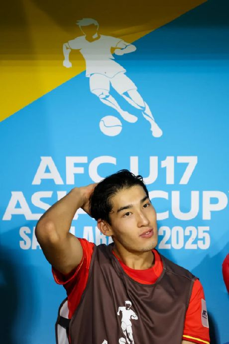17岁布尼亚明跳五级入选U22:父亲电话叮嘱把握机会,目标欧洲留洋 17岁布尼亚明跳五级入选U22:父亲电话叮嘱把握机会,目标欧洲留洋