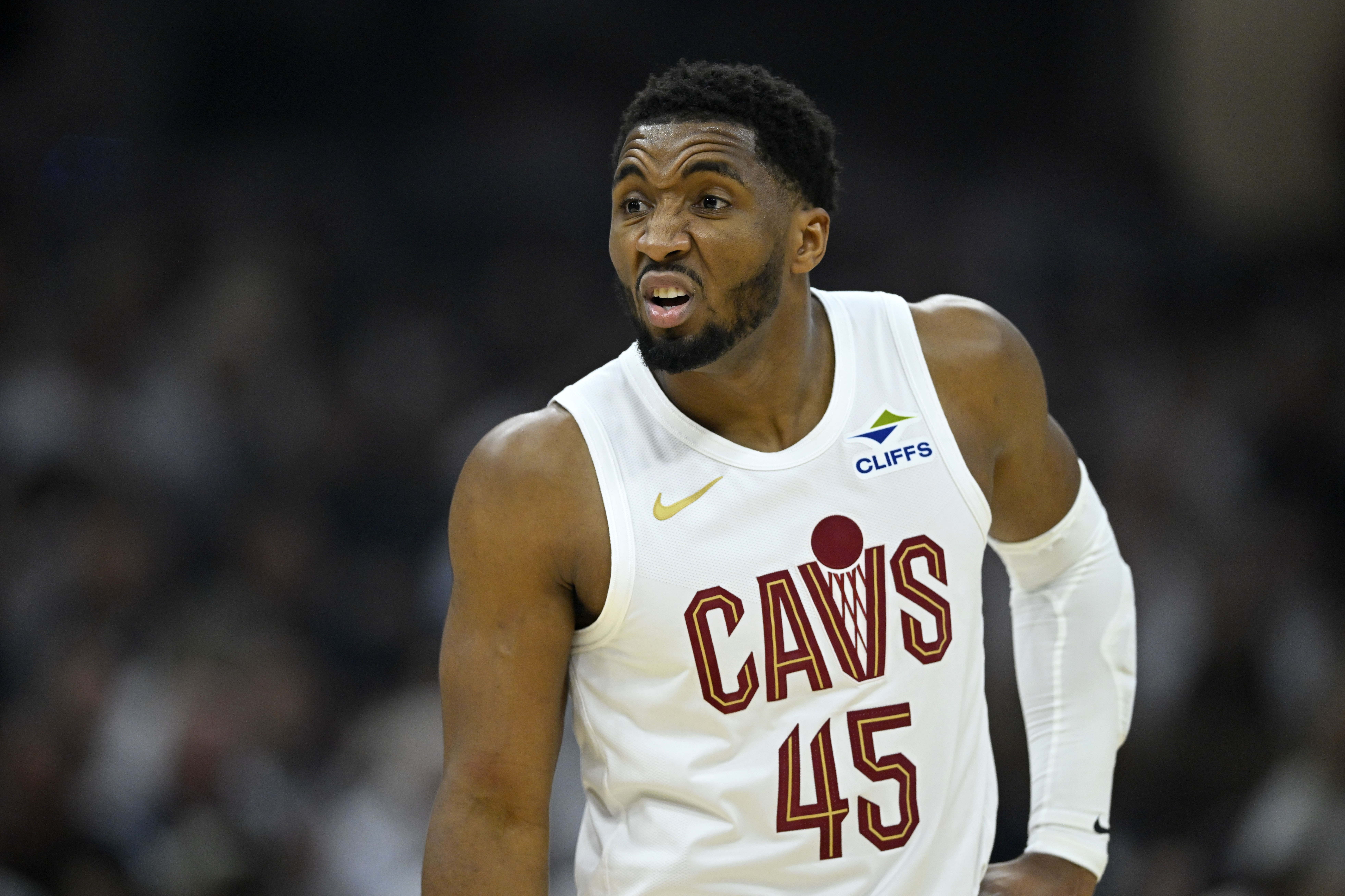 米切尔第8次季后赛40+追平5星，詹姆斯29次断层领跑